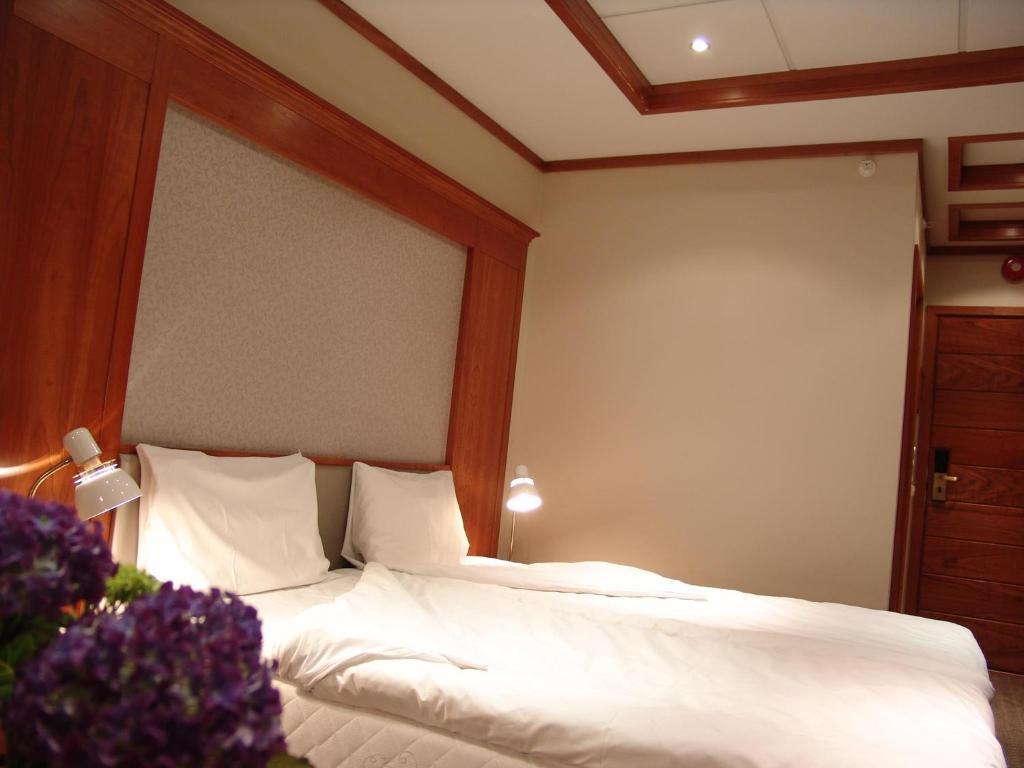 Alver Hotel Alversund Стая снимка